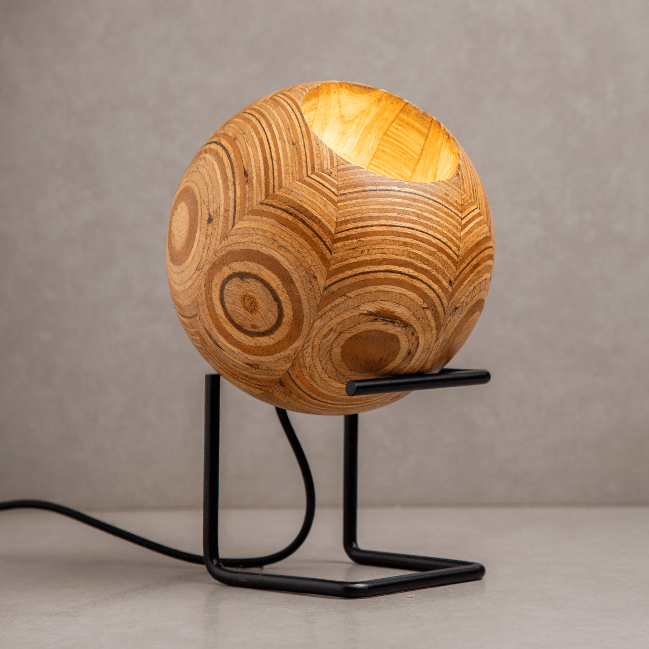 Round Table Lamp with Stand