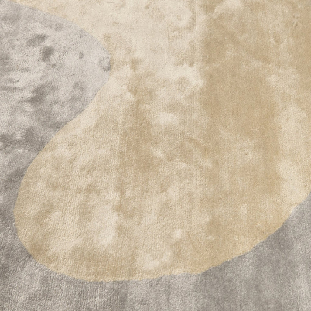 Nasai Silk Rug- Pale Grey
