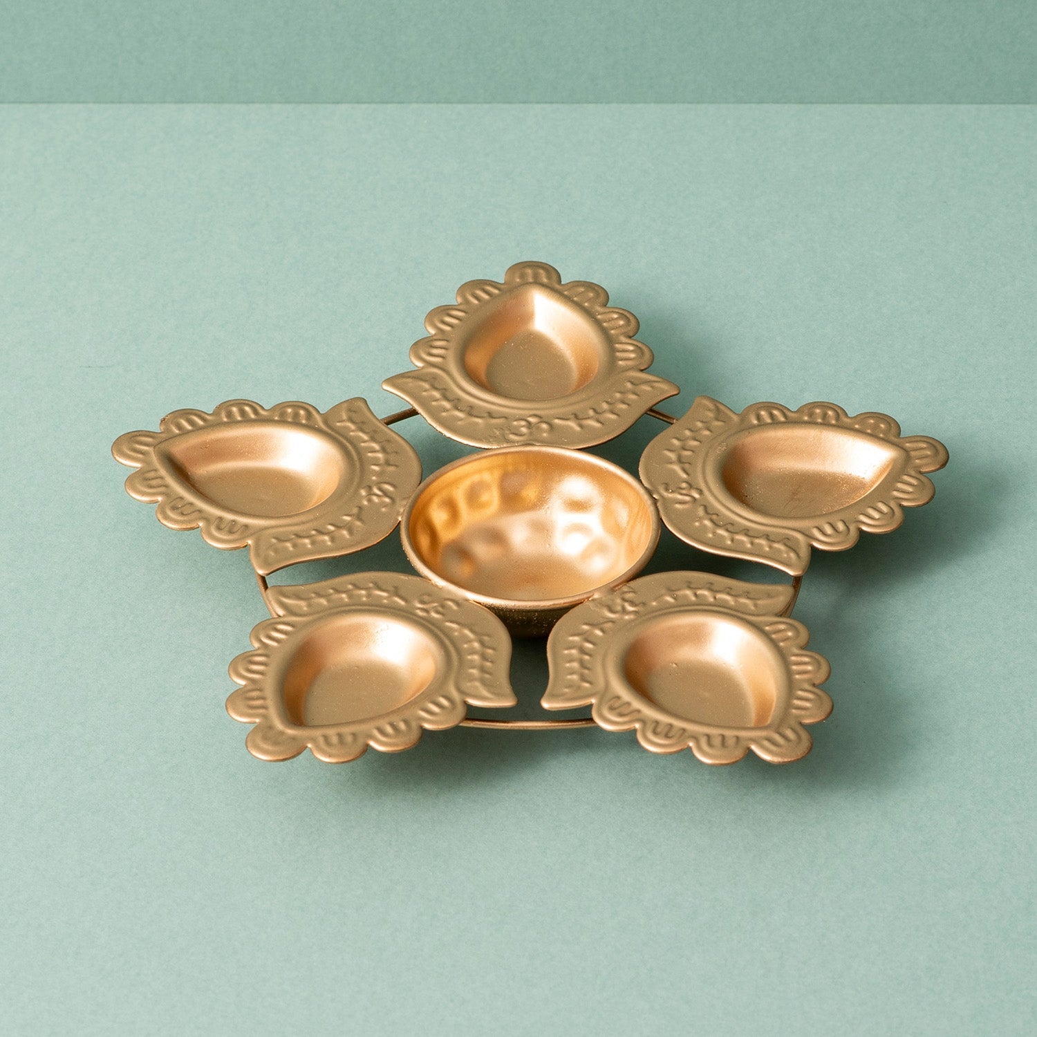 Elegant Golden Candle Holder Urli 5 Diyas