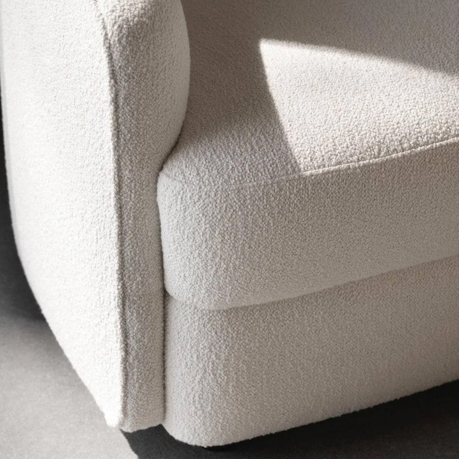 ElegantEnsemble Creme Boucle Sofa