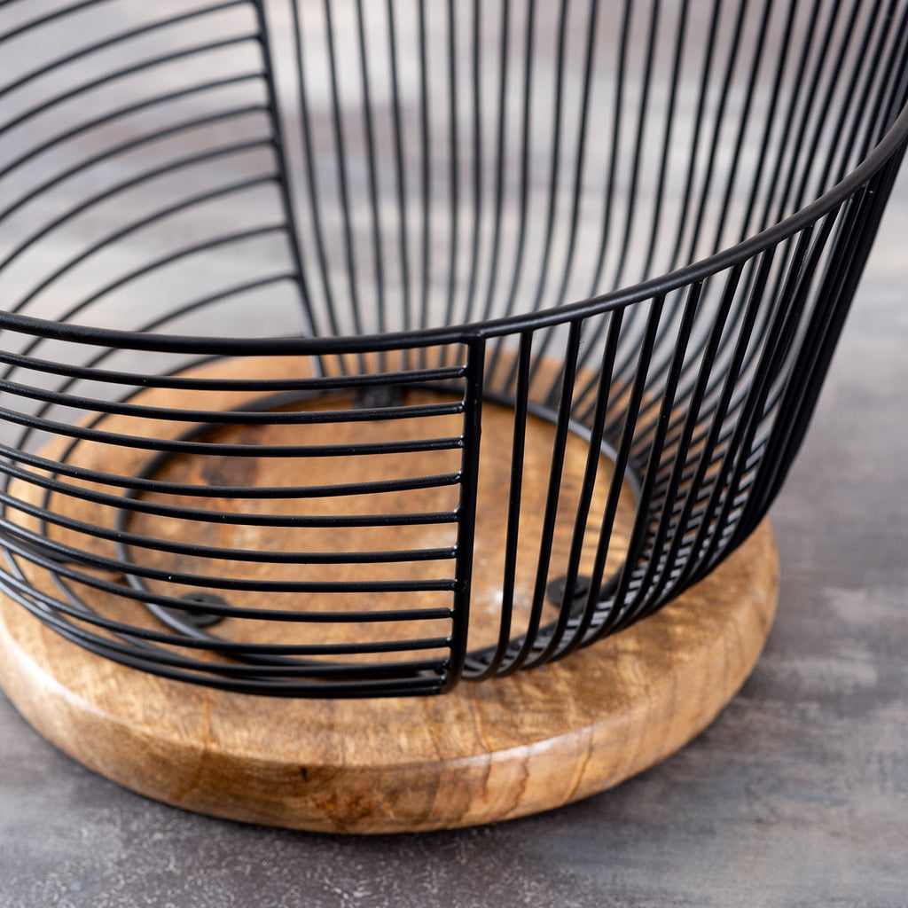 Cache wire basket with wooden base in Black Color