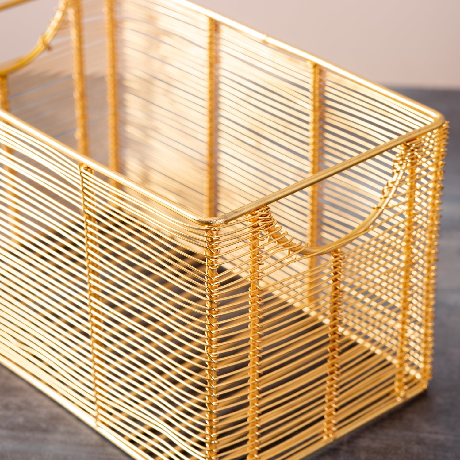 Cache rectangle wire basket in Gold Color