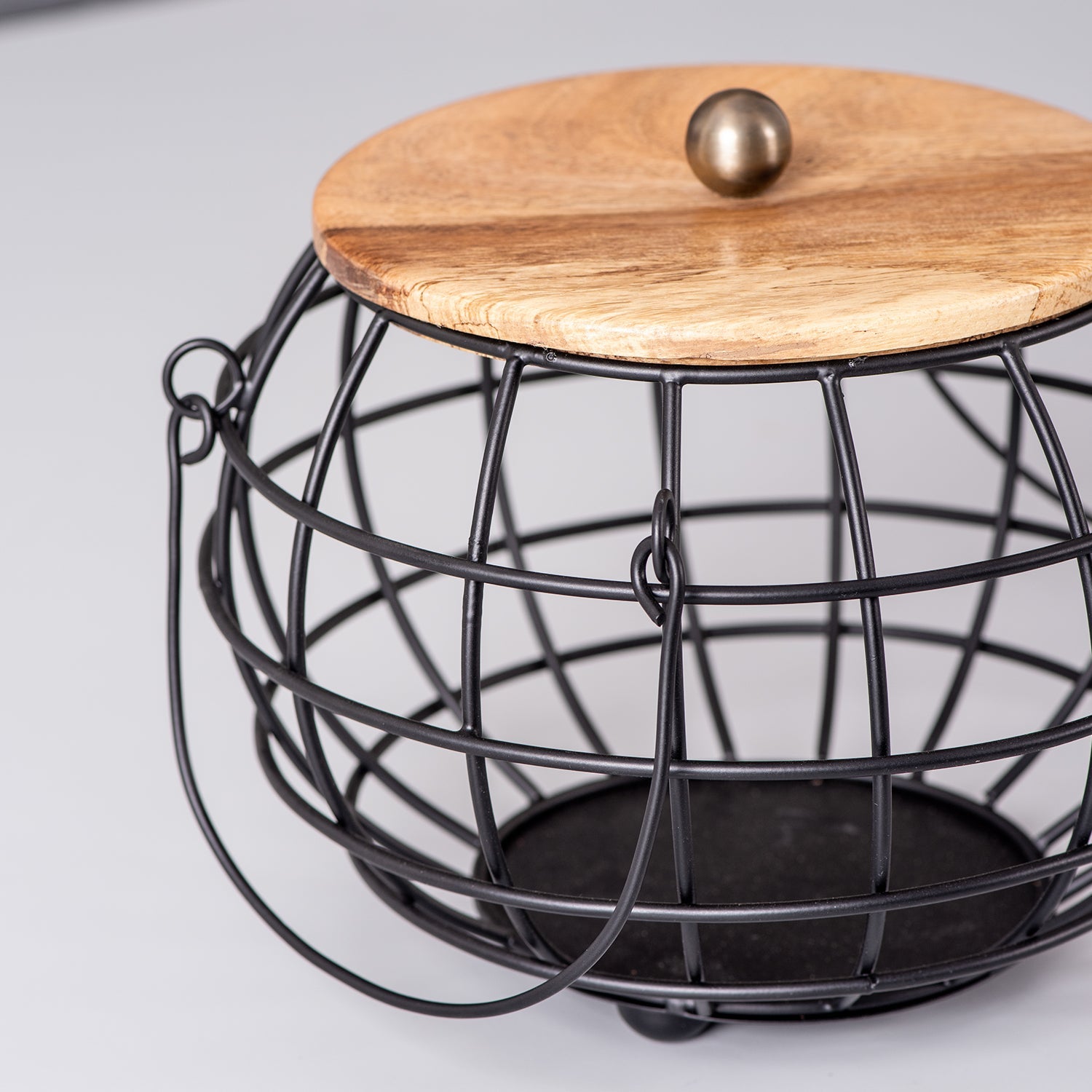 Cache wire basket with lid in Black Color